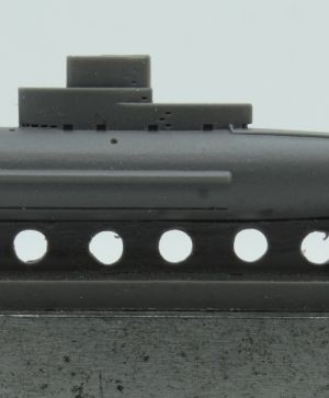 1/700 RN R class submarine