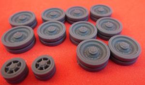 1/72 Wheels for Cromwell, type 1, smooth tire and 3 greasers  (S72544)