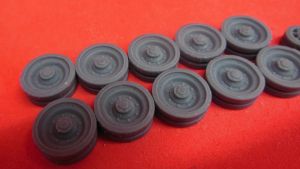 1/72 Wheels for Cromwell, type 1, smooth tire and 2 greasers  (S72545)
