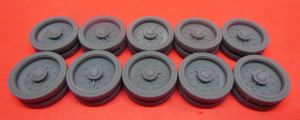 1/48 Wheels for T-34,10 bolts, early production with reinforcement ring, bandage with pattern and 42 apertures (S48004)
