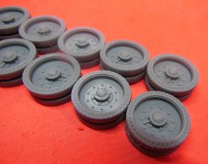 1/48 Wheels for T-34,10 bolts, early production with reinforcement ring, bandage with pattern and 42 apertures (S48004)