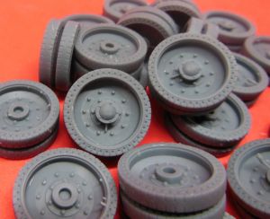 1/48 Wheels for T-34,10 bolts, early production with reinforcement ring, bandage with pattern and 42 apertures (S48004)