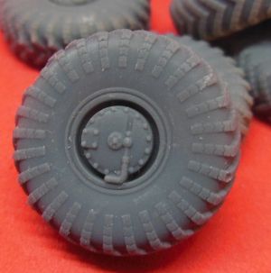 1/72 Wheels for ZiL-135/Luna-M((FROG-7))/Uragan (Trumpeter) (S72600)