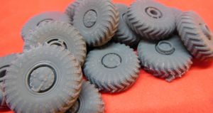 1/72 Wheels for ZiL-135/Luna-M((FROG-7))/Uragan (Trumpeter) (S72600)