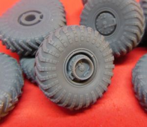 1/72 Wheels for ZiL-135/Luna-M((FROG-7))/Uragan (Trumpeter) (S72600)