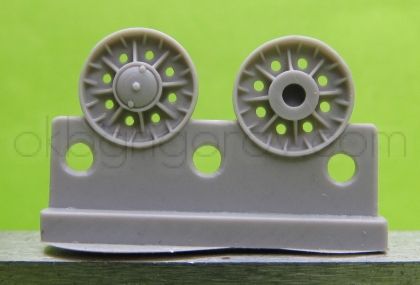 1/72 Wheels for KV, Cast with ribs and 8 circular apertures, early 1943 type