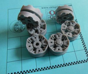 1/35  Idler wheel for Akatsiya, Krug, Tyulpan and Giatsint-S, type 1   (35013)